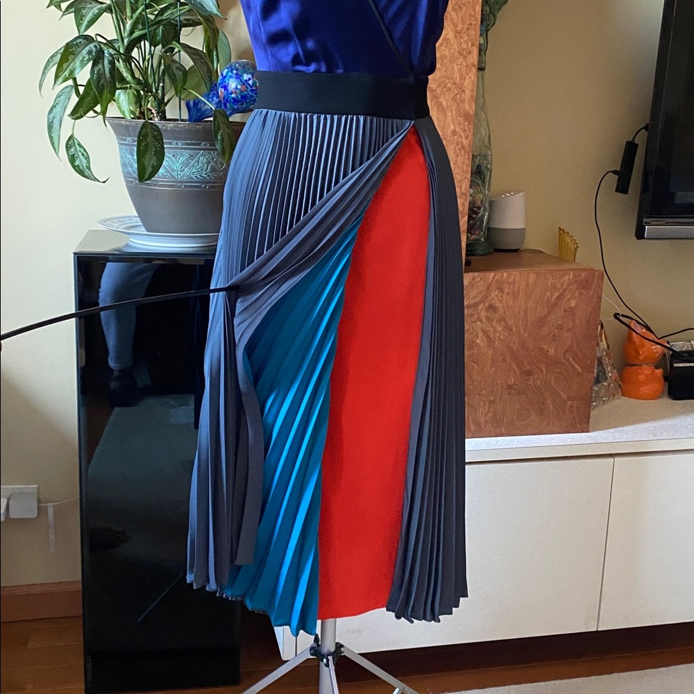 Like new DVF dressy wrap Dress - Picture 3 of 8